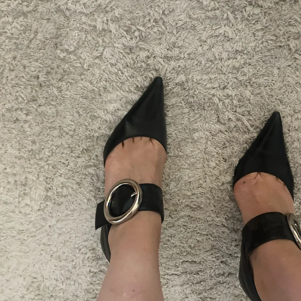 Nine West Women’s Black Strappy Kitten Heels with Silver Buckles Sz 8.5 - Picture 2 of 5